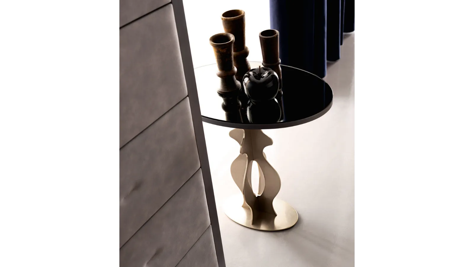 Tavolino rotondo Jasper in vetro bronzato con base in ferro di Cortezari