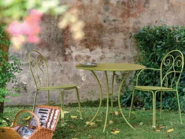 Poltroncina, sedia e tavolino in acciaio vernciato verde Caprera di Emu