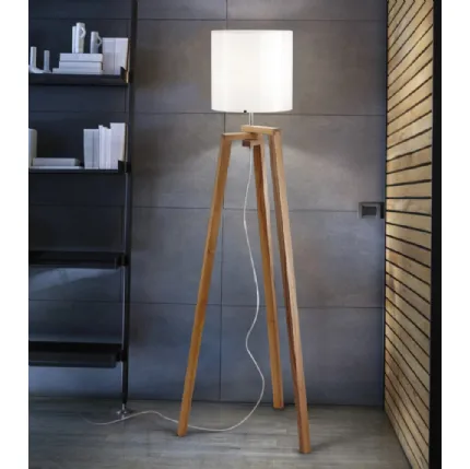 Lampada da terra con struttura in legno di noce e diffusore in vetro Trepai di Vistosi