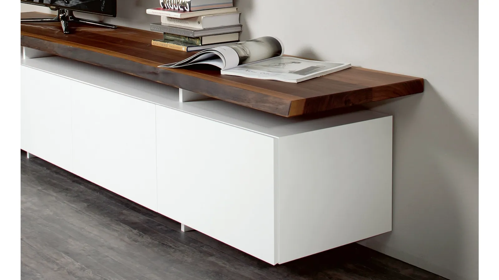 Mobile Porta Tv Seneca in laccato con top in legno di Cattelan Italia