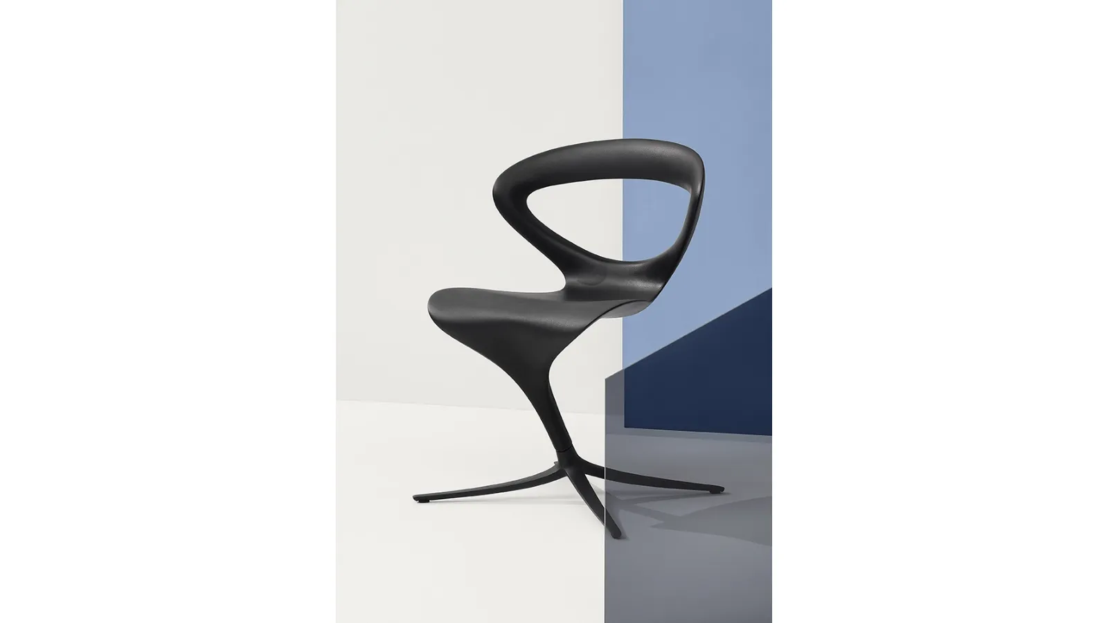 Sedia di design Callita Chair in poliuretano finitura Nero di Infiniti