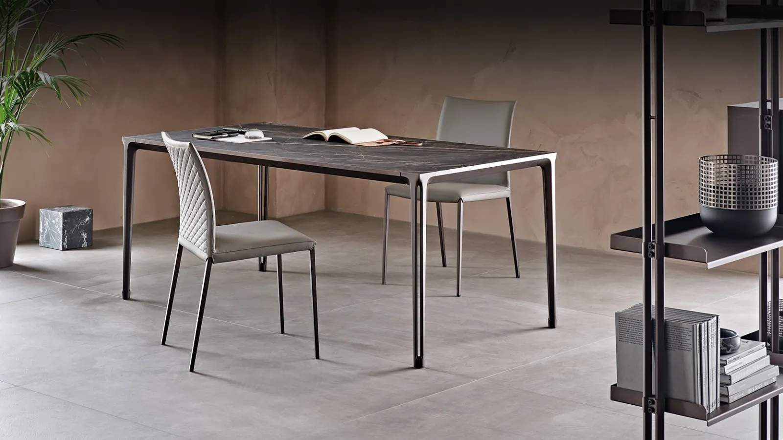 Tavolo con piano in ceramica effetto marmo Boulevard Keramik di Cattelan Italia