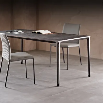 Tavolo con piano in ceramica effetto marmo Boulevard Keramik di Cattelan Italia