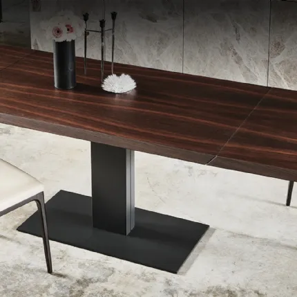 Tavolo allungabile con base in metallo e piano in legno Elvis Wood Drive di Cattelan Italia